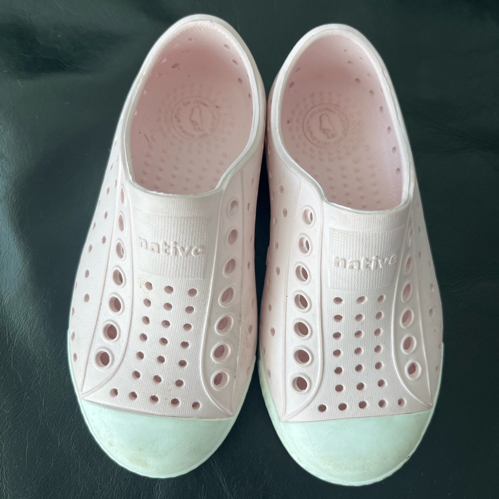 Native Kids Water Shoes - Light Pink size 9